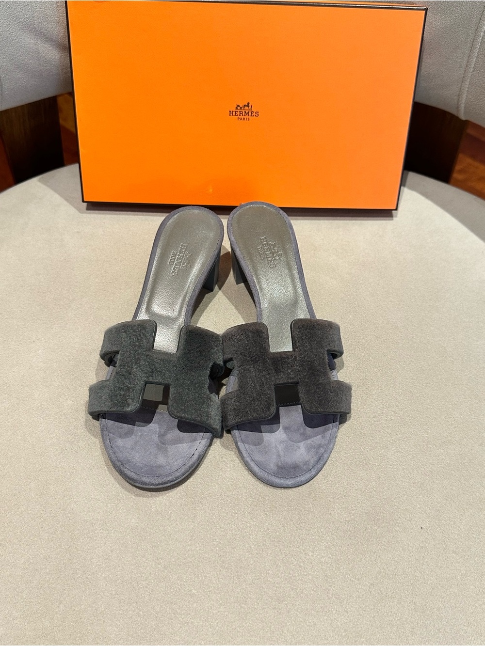 Authentic Hermes Oasis Sheared Mink Sandals - Picture 4 of 6